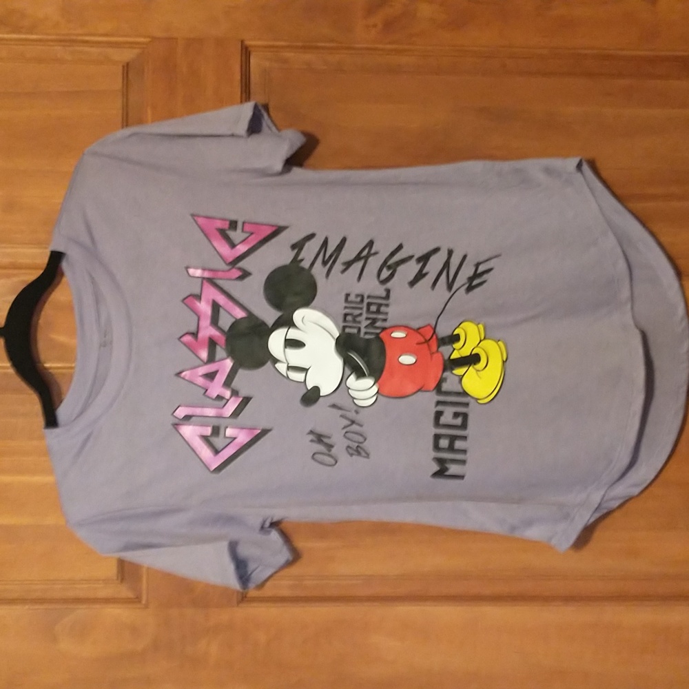 Disney Mickey Mouse size 7/9 M short sleeve silky Tee w large graphics